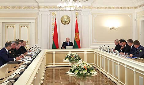 Lukashenko holds meeting to discuss duty free trade