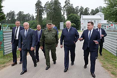 Lukashenko inspects production of rockets, small arms ammunition