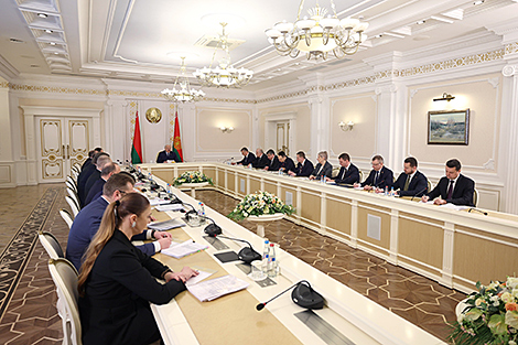Lukashenko hosts meeting to discuss new price regulation system