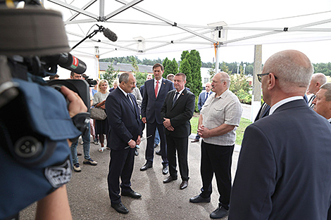 Belarusian farmers urged to pick up grain harvesting pace