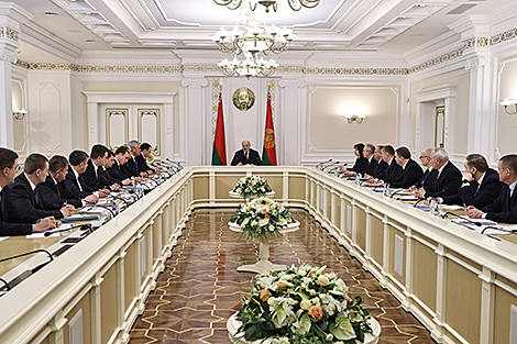 Lukashenko names key aspects for redistribution of powers