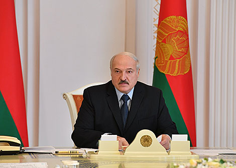 Lukashenko hosts meeting to discuss Victory Day celebrations, epidemiological situation
