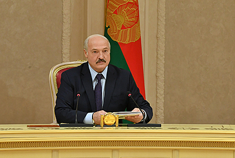 Lukashenko shares tidbits about phone conversation with Putin