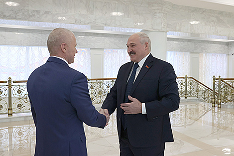 Lukashenko presents Oleg Novitsky with Order of Friendship of Peoples