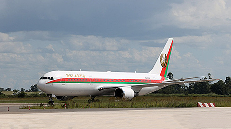 Lukashenko arrives in Zimbabwe on state visit
