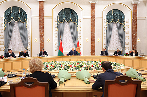 Lukashenko: Belarus will continue to develop national scientific schools