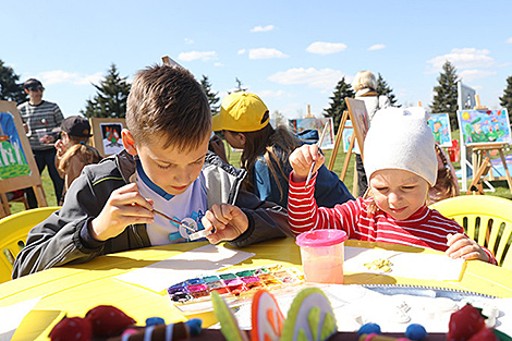 Lukashenko congratulates young Belarusians on International Children's Day