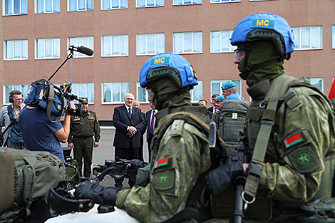 Lukashenko: Belarus’ army should combine elements of professional and conscript service