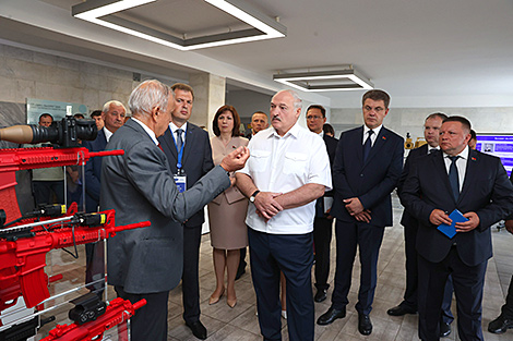 Lukashenko informed about BelOMO’s promising project