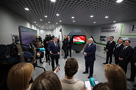 Lukashenko explains symbolism behind his New Year’s Eve visit to Horizont