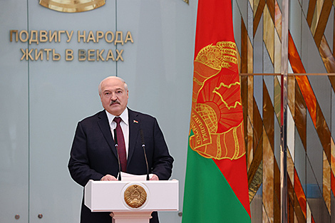 Lukashenko: Belarus will not let anyone rewrite history