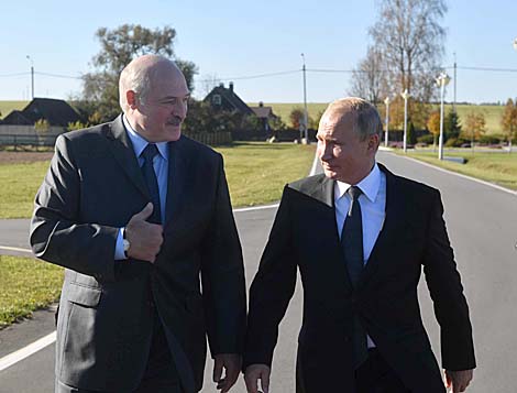 Lukashenko takes Putin to Belarus president’s birth town