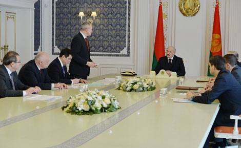 Lukashenko holds session to discuss creation of public security monitoring system