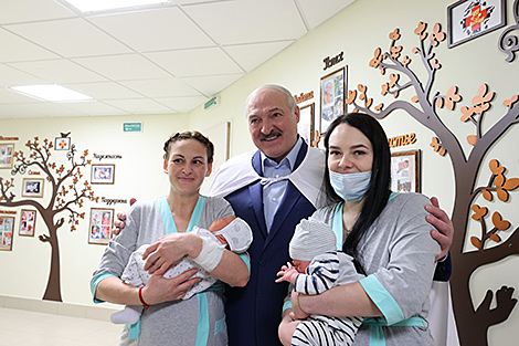 Family capital, free IVF, maternity support. How does Lukashenko deal with demographic problems?