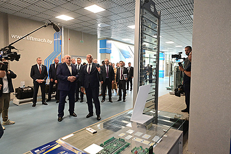 Lukashenko's role in turnaround of Mogilevliftmash, now best elevator producer in post-Soviet space