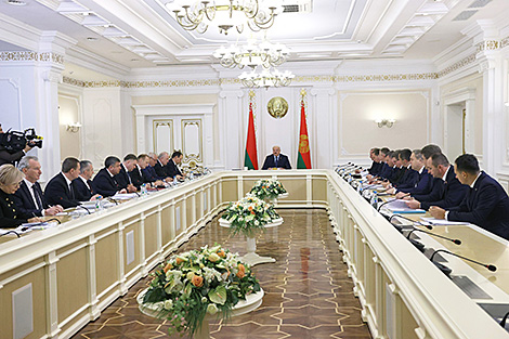 Lukashenko points to flaws in planning strategic projects
