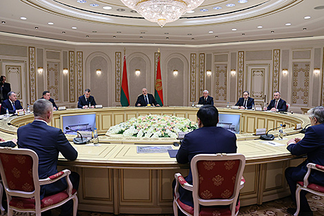 Lukashenko meets with head of another Russian region