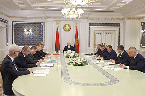Lukashenko assesses progress in Vitebsk Oblast agriculture