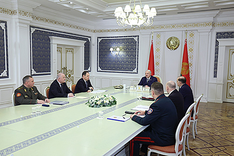 Lukashenko convenes meeting to discuss Belarus’ foreign trade in 2025