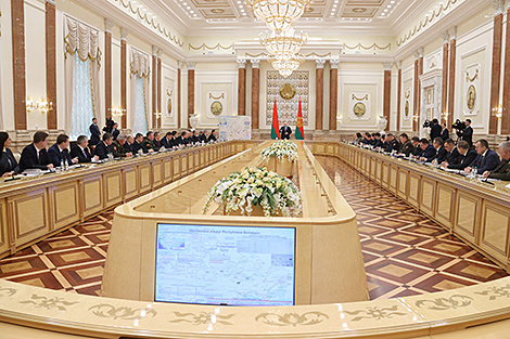 Lukashenko explains essence of crisis in Ukraine