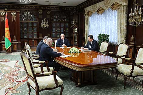 Lukashenko hosts meeting to discuss corruption in healthcare