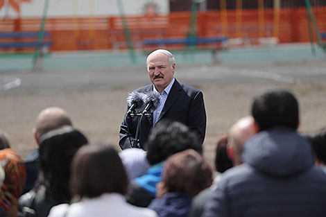 Lukashenko: We can live in Chernobyl-hit regions