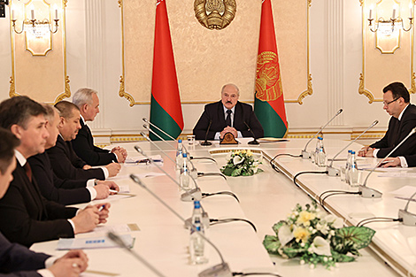 Lukashenko on coronavirus: Situation is not easy, but under control