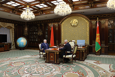 Lukashenko meets with CEC head to discuss 2024 election campaign