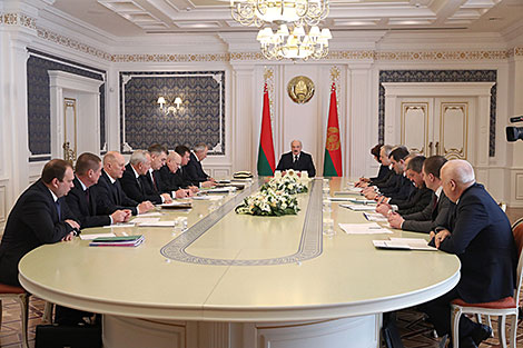 Lukashenko instructs to minimize Belarus' dependence on oil games of major powers