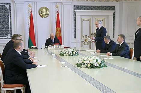 Lukashenko orders to launch at least one investment project in each district in 2022
