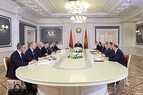 Lukashenko receives finalized draft decree on control and oversight activities