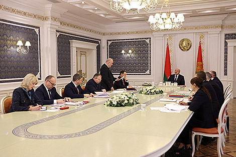 Lukashenko discusses planned changes in Belarusian banking system