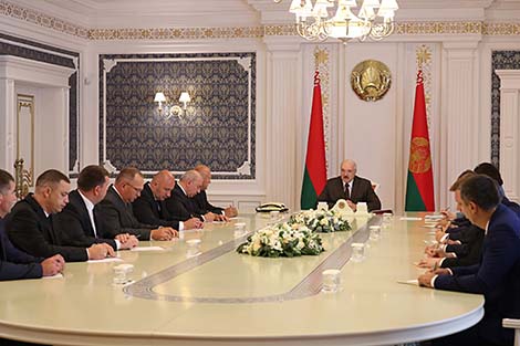 Lukashenko wants higher salaries in regions