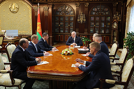 Lukashenko warns local authorities of hard times ahead