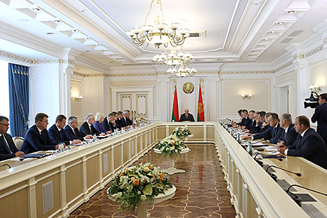 Lukashenko views loss of grain during harvesting as economic sabotage