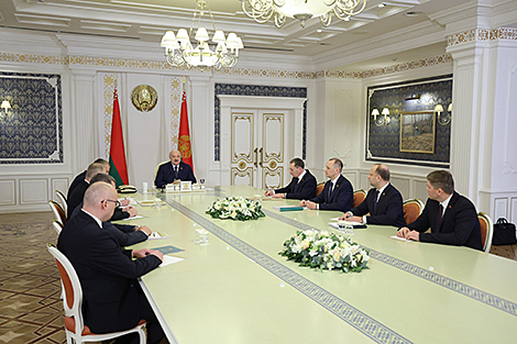 Lukashenko appoints economic team of government
