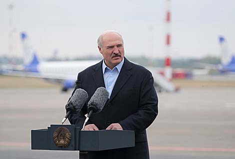 Lukashenko inaugurates second runway at Minsk National Airport