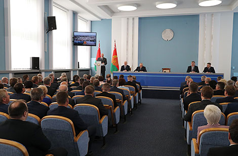 Lukashenko holds meeting with senior executives of Grodno Oblast