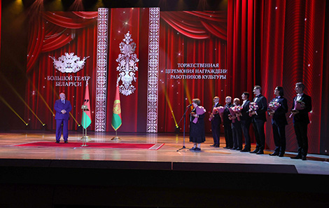 Lukashenko awards Belarusian figures of culture on Independence Day
