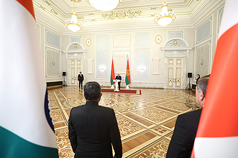 Lukashenko receives credentials from new ambassadors