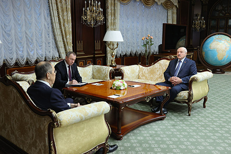 Lukashenko concerned about Western ‘nuclear’ training flights