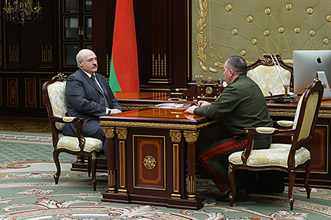 Lukashenko hears out report of Defense Minister Khrenin