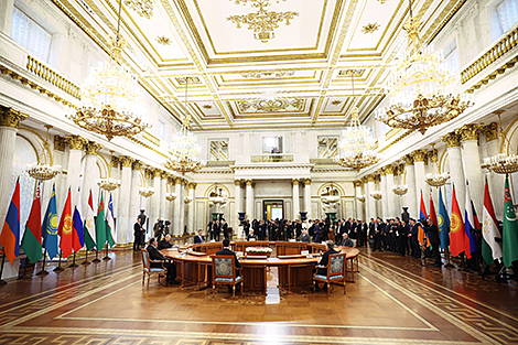 Lukashenko’s working visit to Russia continues with informal meeting of CIS leaders in Hermitage