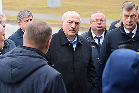 Lukashenko visits Dobrush Paper Mill