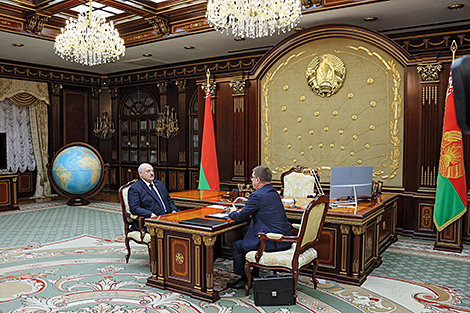 Lukashenko sees trade unions as pillar of social stability