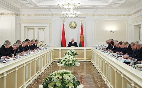 Lukashenko wants job opportunities for every Belarusian