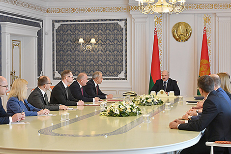 Lukashenko identifies banking system as key component of economic security