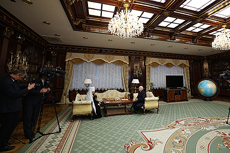 Lukashenko meets with Metropolitan Veniamin to discuss religious centers, upcoming celebrations