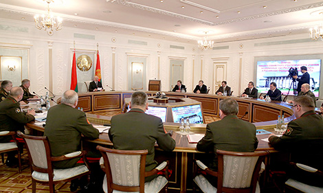 Lukashenko approves concept of Belarus-Russia joint army exercise West 2017