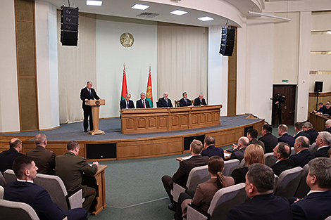 Lukashenko, senior officials of Vitebsk Oblast discuss epidemiological situation